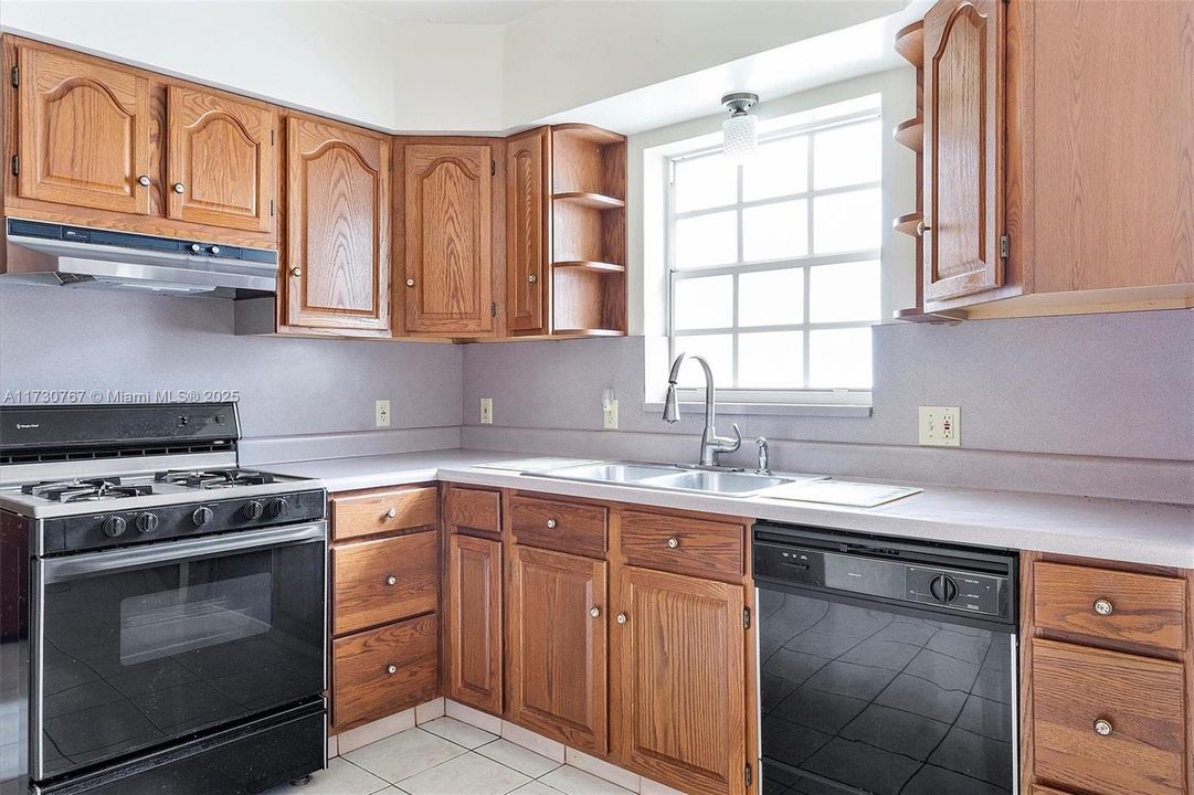 For Sale: $1,499,000 (3 beds, 2 baths, 1682 Square Feet)