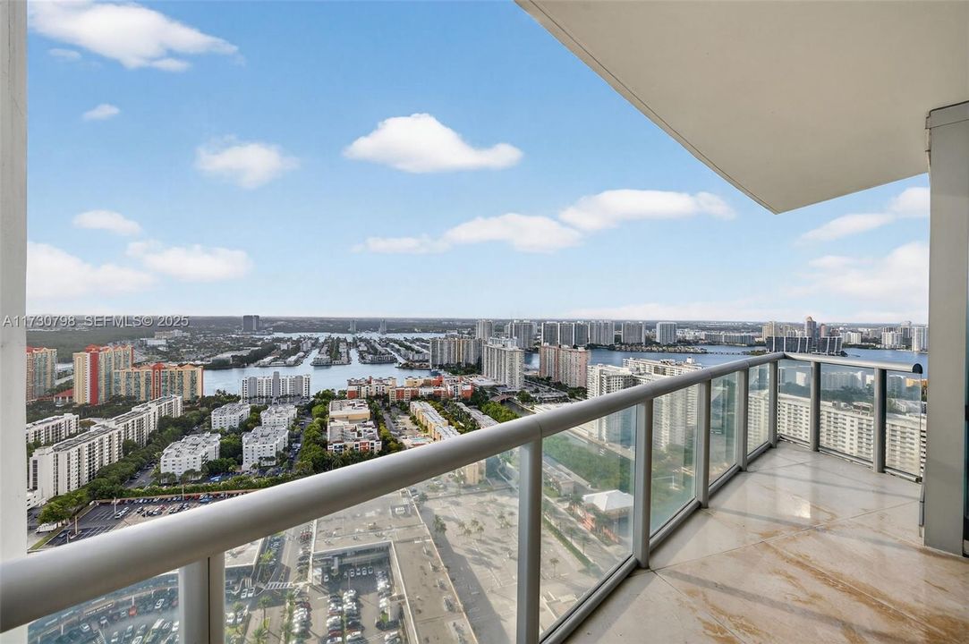 For Sale: $2,950,000 (3 beds, 3 baths, 1933 Square Feet)