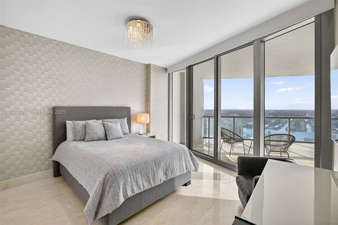 For Sale: $2,950,000 (3 beds, 3 baths, 1933 Square Feet)