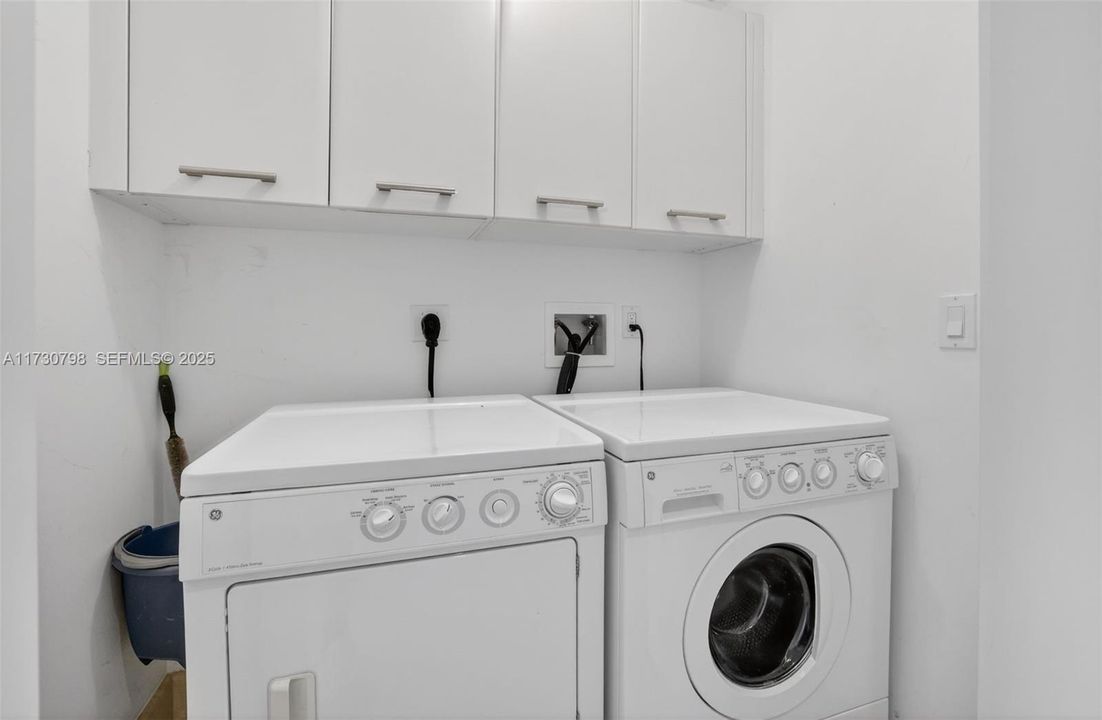 For Sale: $2,950,000 (3 beds, 3 baths, 1933 Square Feet)