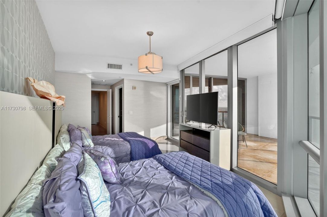 For Sale: $2,950,000 (3 beds, 3 baths, 1933 Square Feet)