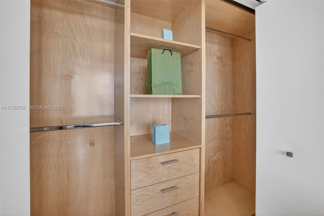 For Sale: $2,950,000 (3 beds, 3 baths, 1933 Square Feet)