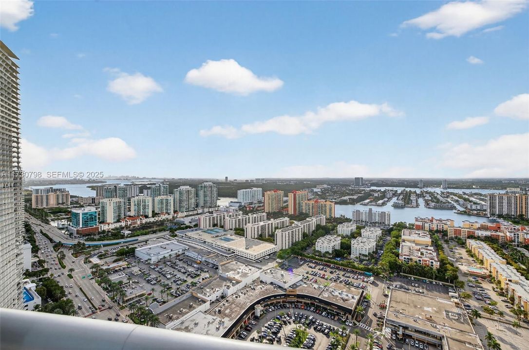 For Sale: $2,950,000 (3 beds, 3 baths, 1933 Square Feet)