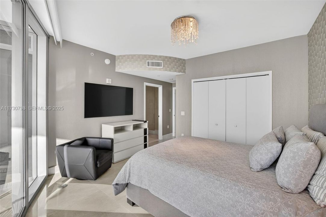 For Sale: $2,950,000 (3 beds, 3 baths, 1933 Square Feet)