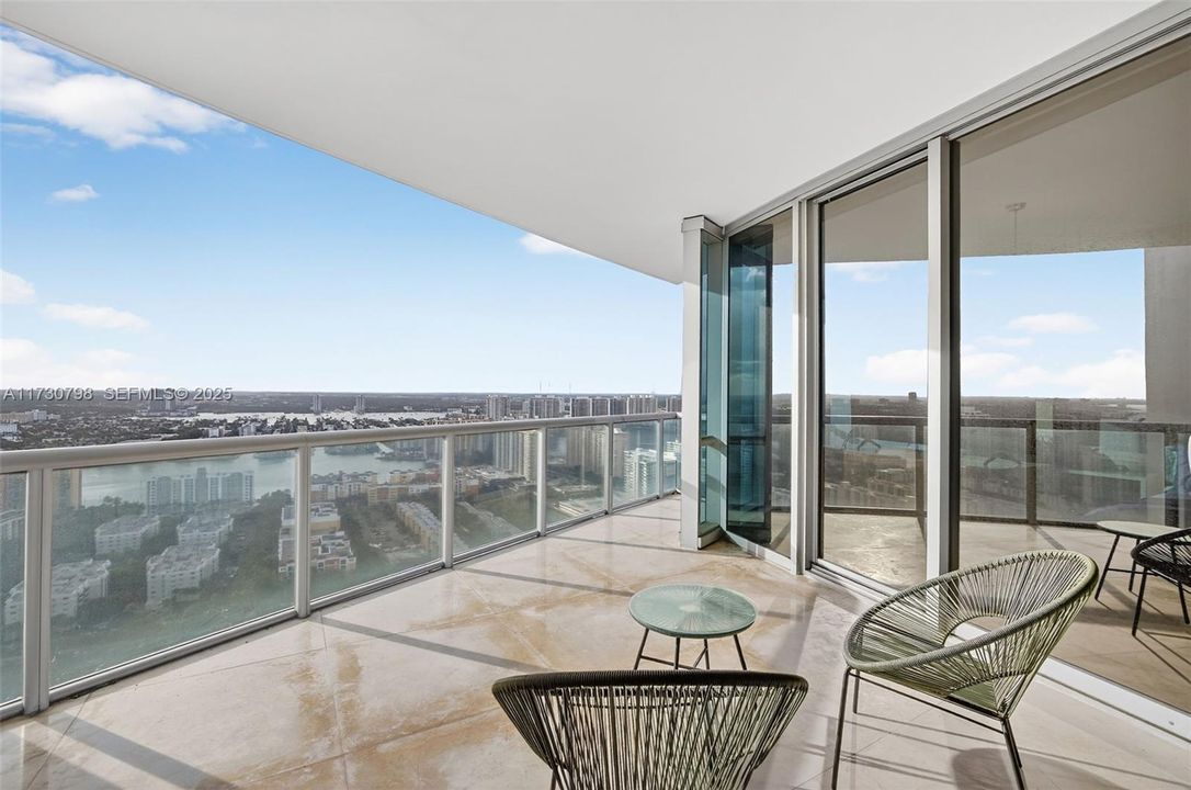 For Sale: $2,950,000 (3 beds, 3 baths, 1933 Square Feet)