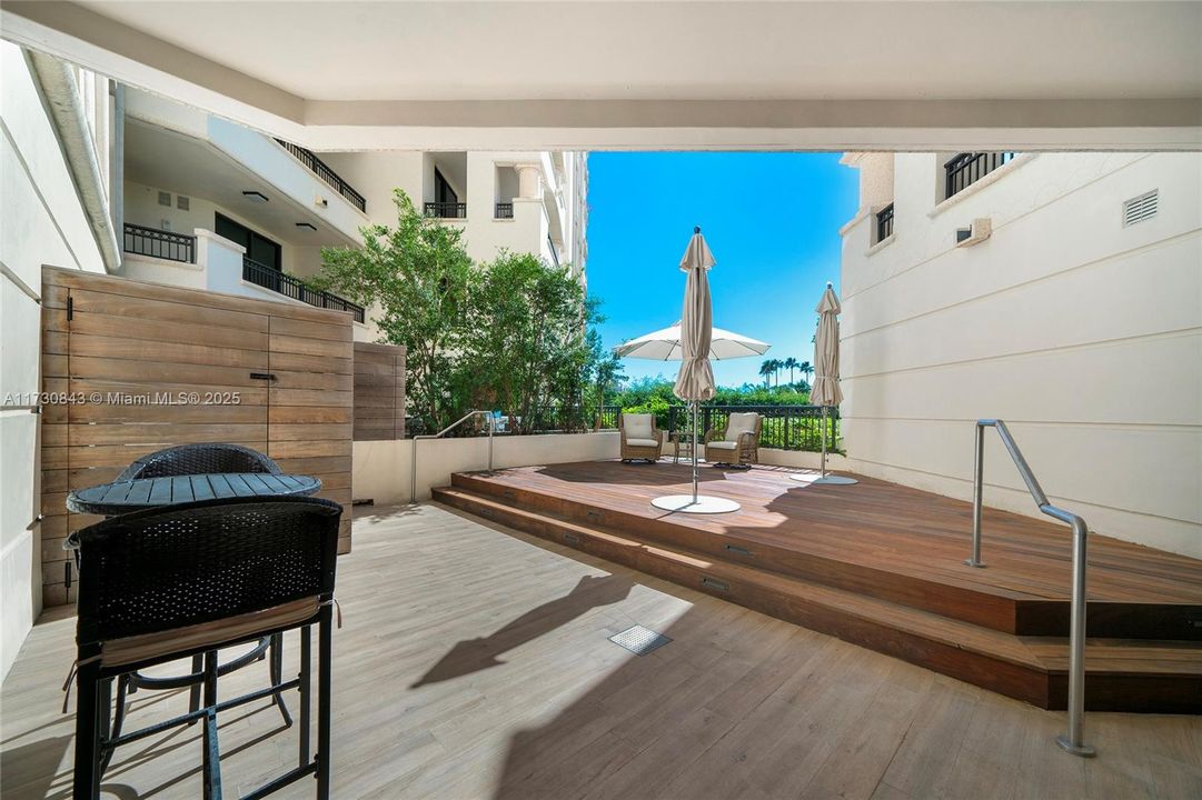 Vendido Recientemente: $13,900,000 (4 camas, 4 baños, 4904 Pies cuadrados)