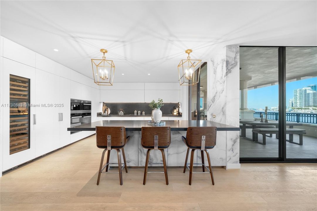 Vendido Recientemente: $13,900,000 (4 camas, 4 baños, 4904 Pies cuadrados)