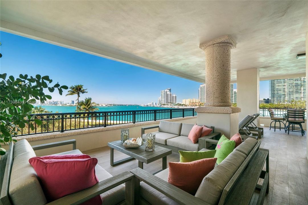 Vendido Recientemente: $13,900,000 (4 camas, 4 baños, 4904 Pies cuadrados)