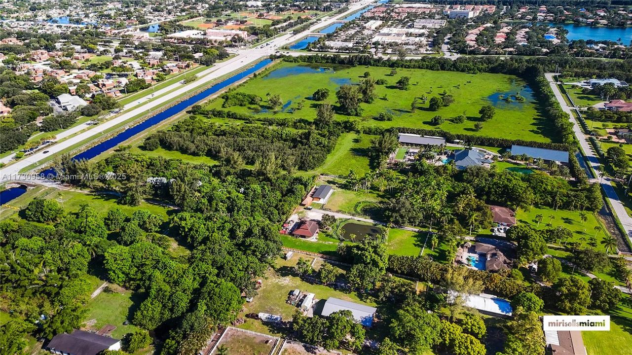 En Venta: $24,650,000 (48.00 acres)