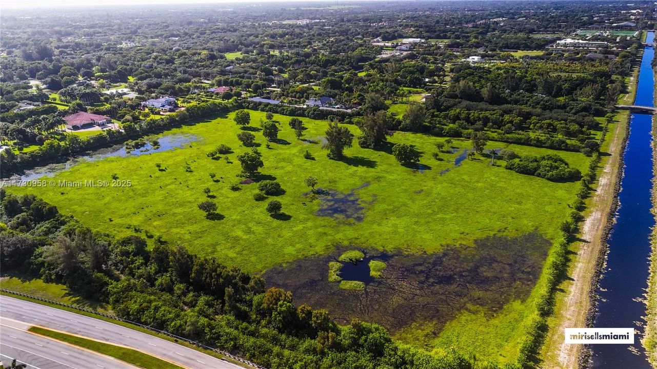 En Venta: $24,650,000 (48.00 acres)