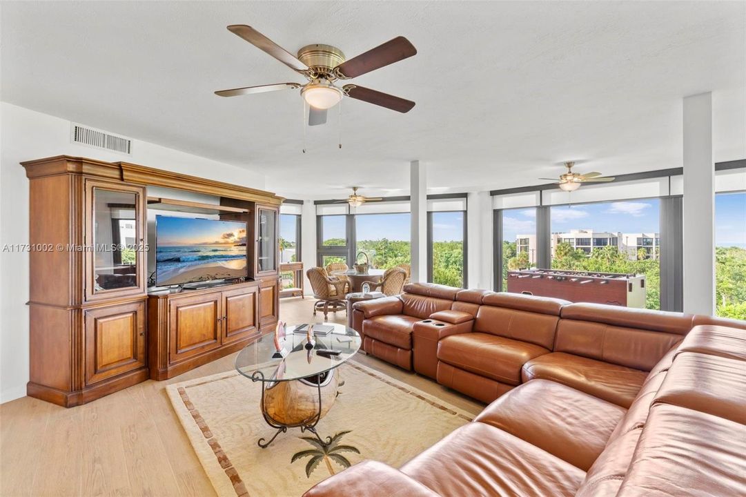 For Rent: $9,500 (3 beds, 2 baths, 1602 Square Feet)