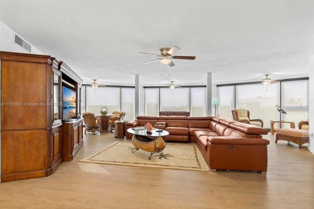 For Rent: $9,500 (3 beds, 2 baths, 1602 Square Feet)