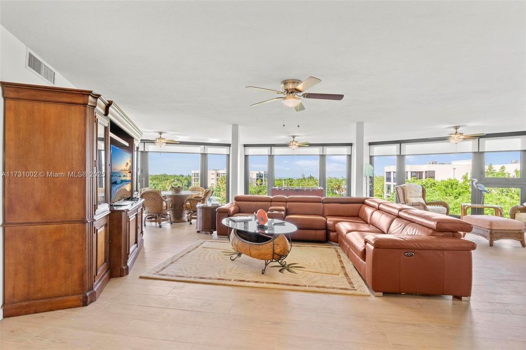 For Rent: $9,500 (3 beds, 2 baths, 1602 Square Feet)