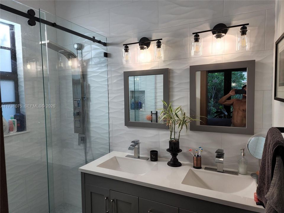 For Sale: $774,900 (3 beds, 2 baths, 1364 Square Feet)