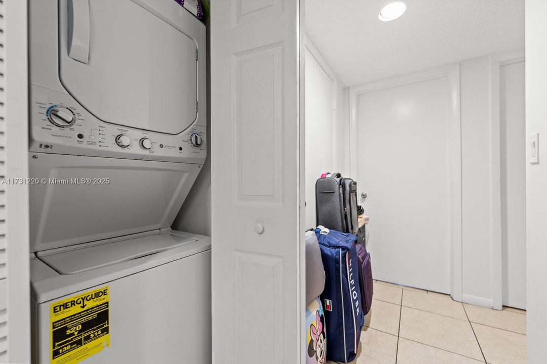 待售: $275,000 (3 贝兹, 2 浴室, 1085 平方英尺)