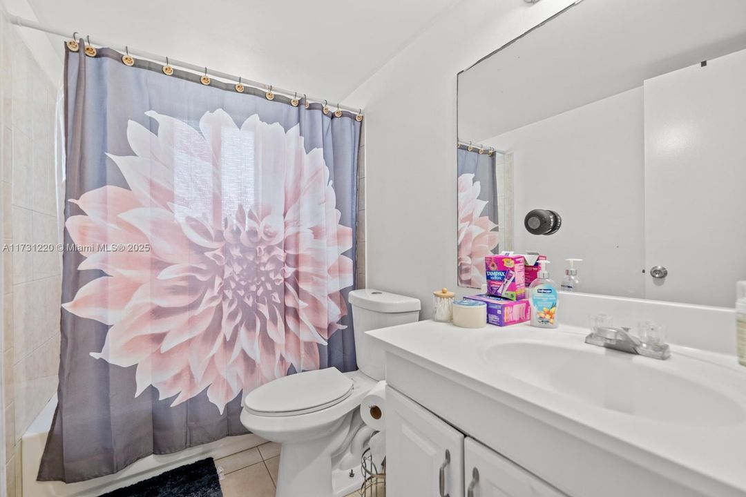 待售: $275,000 (3 贝兹, 2 浴室, 1085 平方英尺)