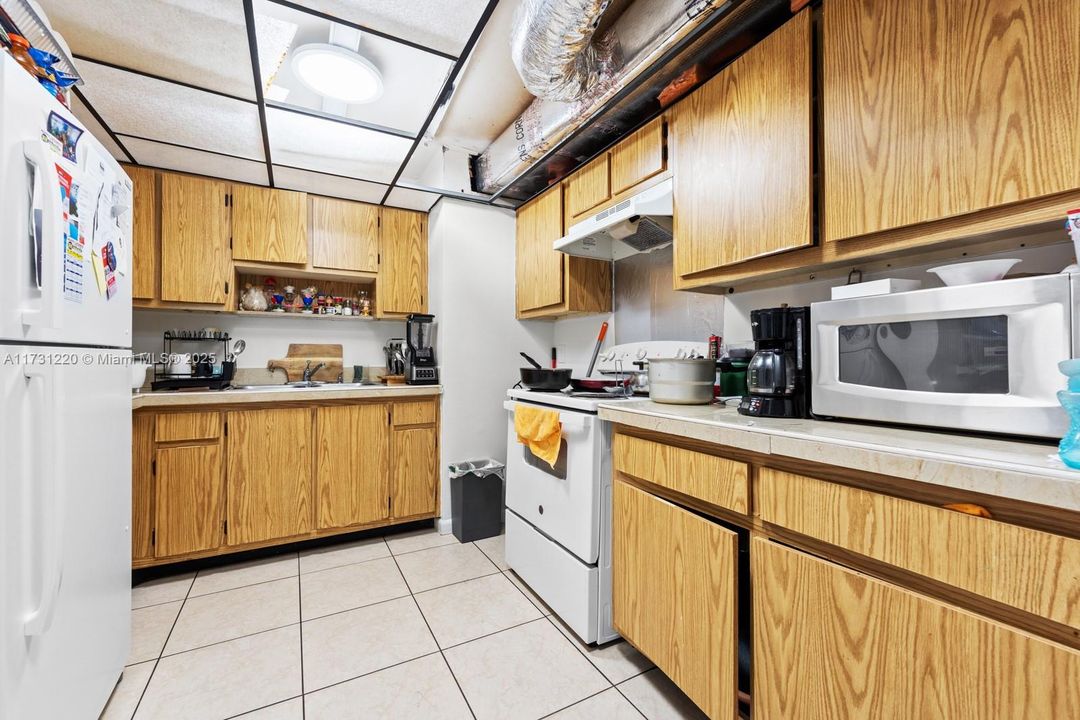 待售: $275,000 (3 贝兹, 2 浴室, 1085 平方英尺)