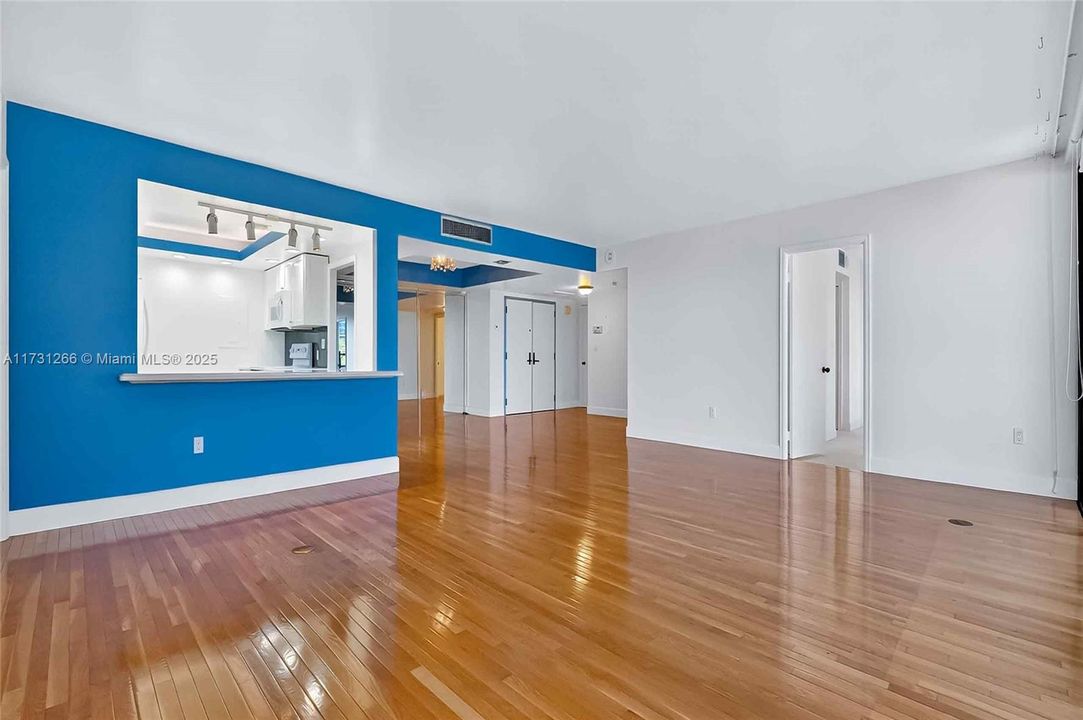 待售: $1,199,000 (2 贝兹, 2 浴室, 1882 平方英尺)