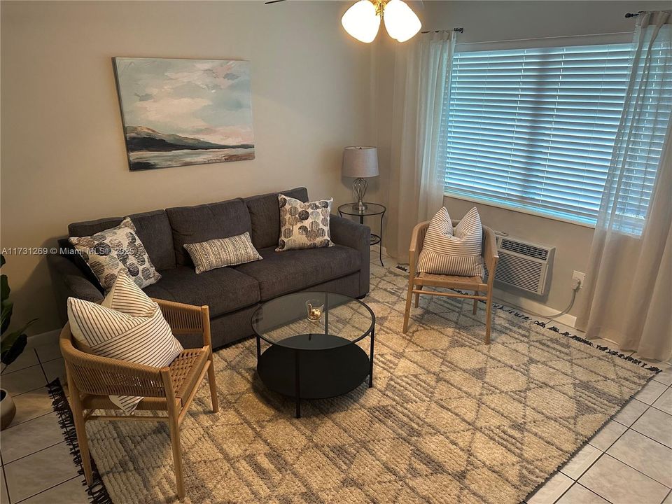 最近售出: $75,000 (1 贝兹, 1 浴室, 620 平方英尺)