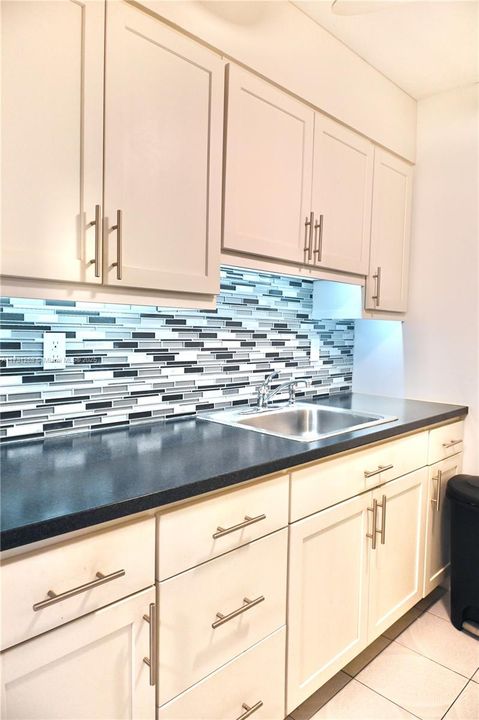 最近售出: $75,000 (1 贝兹, 1 浴室, 620 平方英尺)