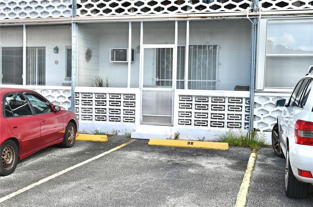 最近售出: $75,000 (1 贝兹, 1 浴室, 620 平方英尺)