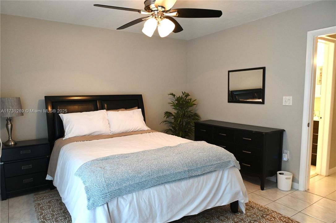 最近售出: $75,000 (1 贝兹, 1 浴室, 620 平方英尺)