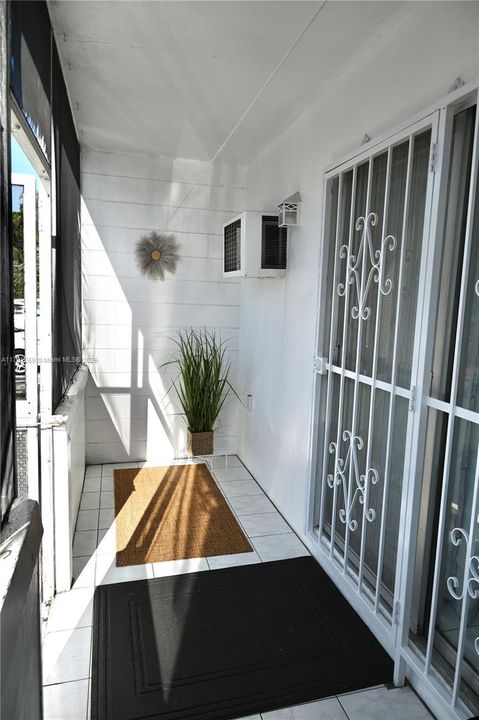 最近售出: $75,000 (1 贝兹, 1 浴室, 620 平方英尺)