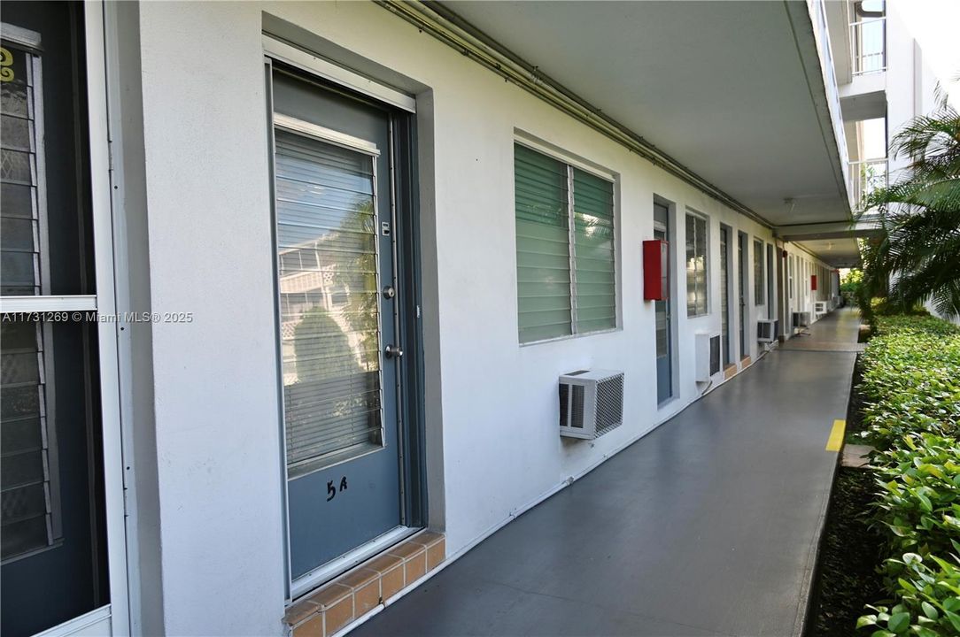 最近售出: $75,000 (1 贝兹, 1 浴室, 620 平方英尺)