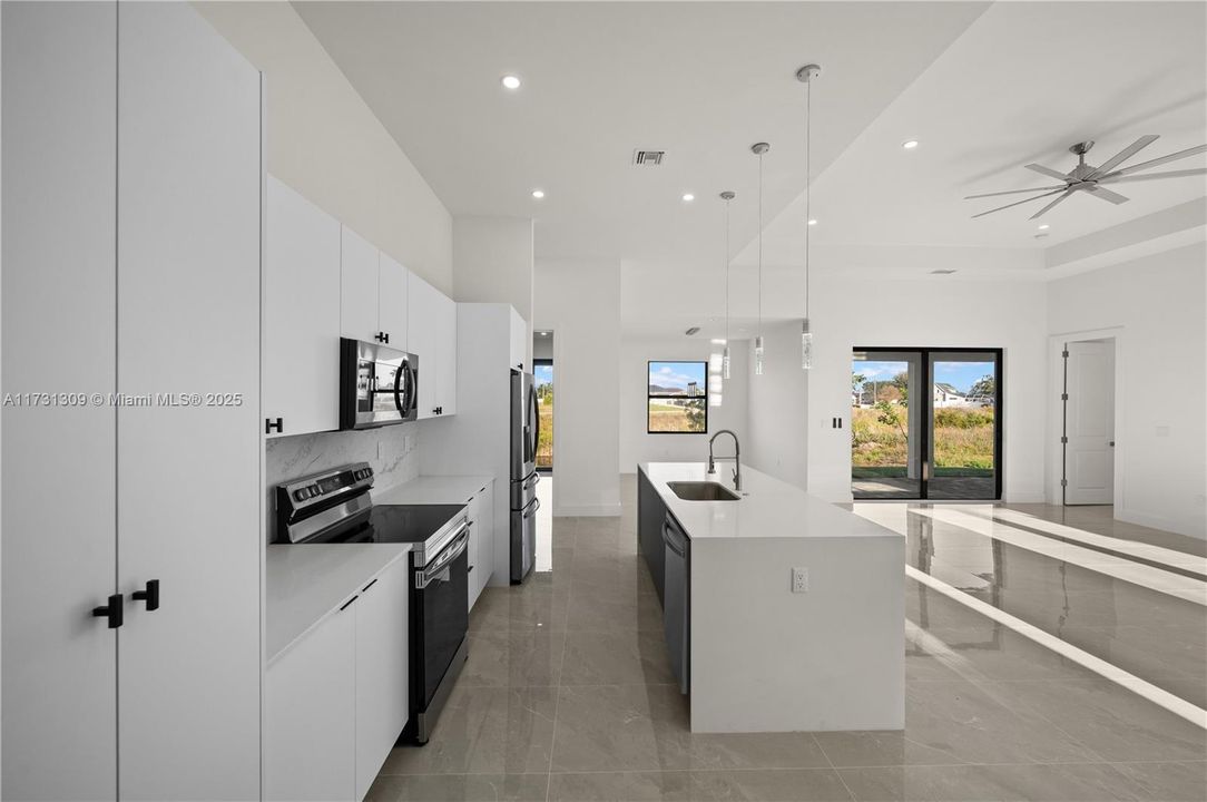 Recently Sold: $459,000 (3 beds, 2 baths, 1940 Square Feet)