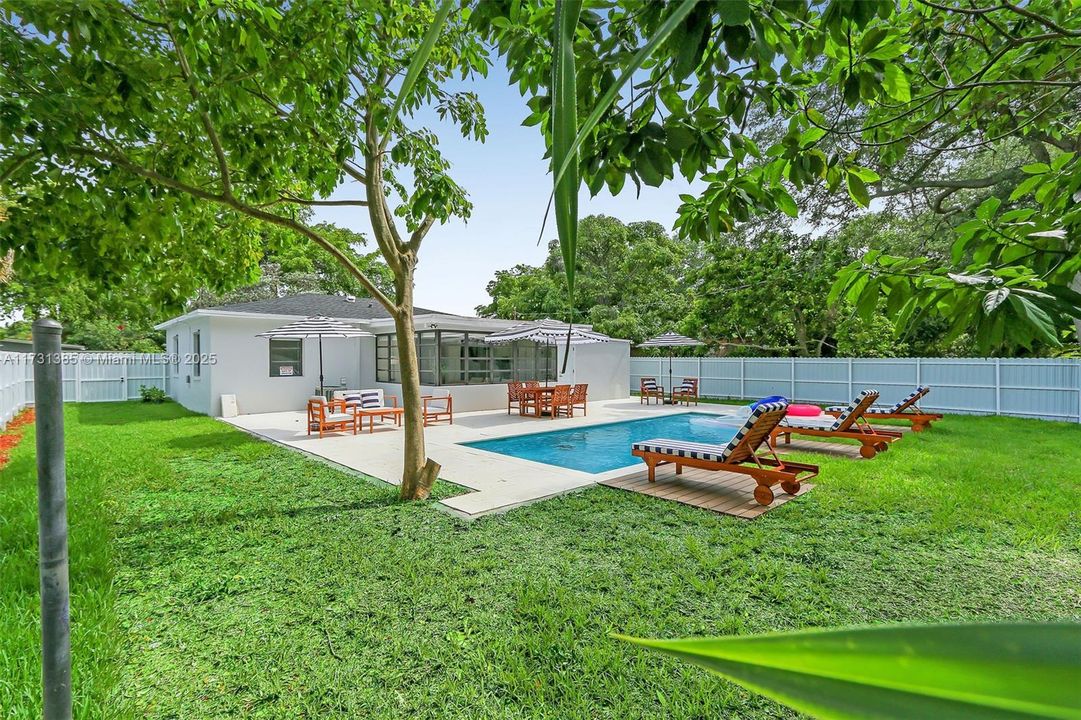 For Sale: $735,000 (4 beds, 2 baths, 1387 Square Feet)