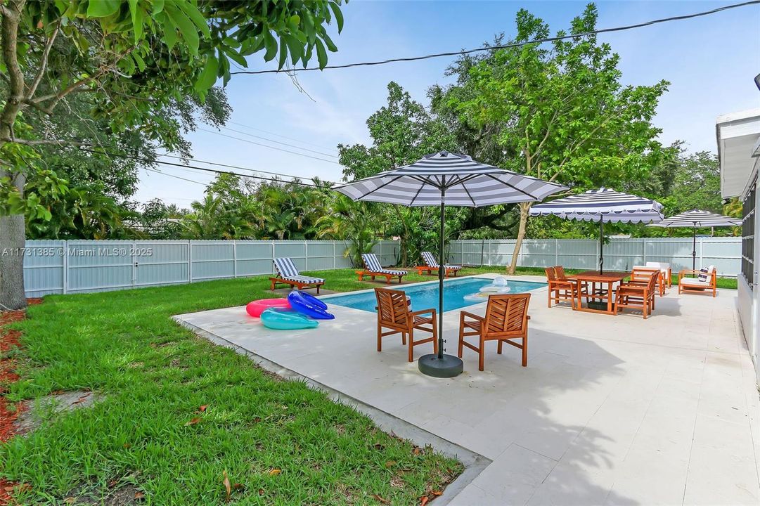 For Sale: $735,000 (4 beds, 2 baths, 1387 Square Feet)
