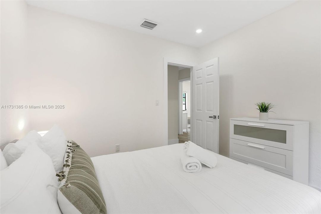 For Sale: $735,000 (4 beds, 2 baths, 1387 Square Feet)