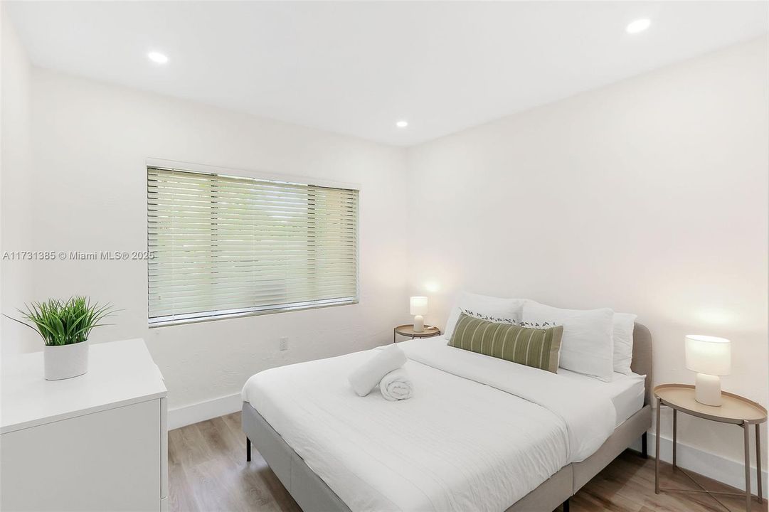 For Sale: $735,000 (4 beds, 2 baths, 1387 Square Feet)