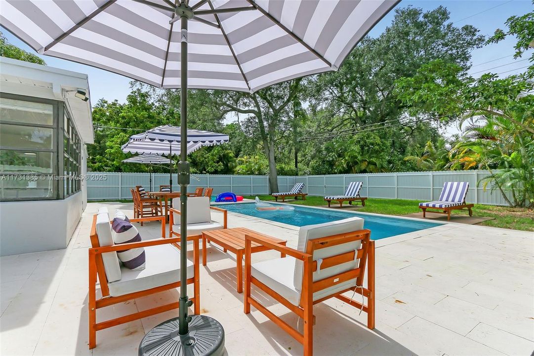 For Sale: $735,000 (4 beds, 2 baths, 1387 Square Feet)