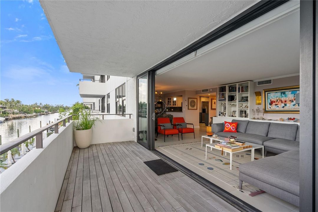 For Sale: $895,000 (2 beds, 2 baths, 1740 Square Feet)