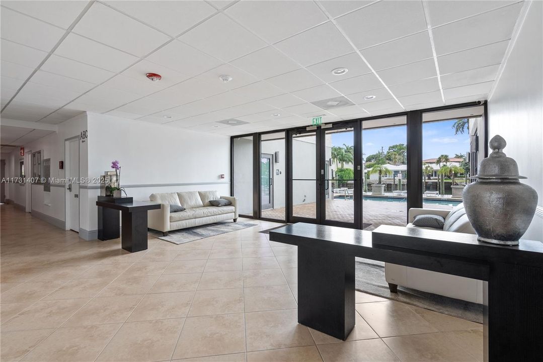 For Sale: $895,000 (2 beds, 2 baths, 1740 Square Feet)