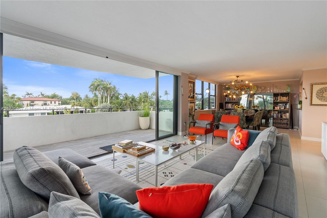 For Sale: $895,000 (2 beds, 2 baths, 1740 Square Feet)