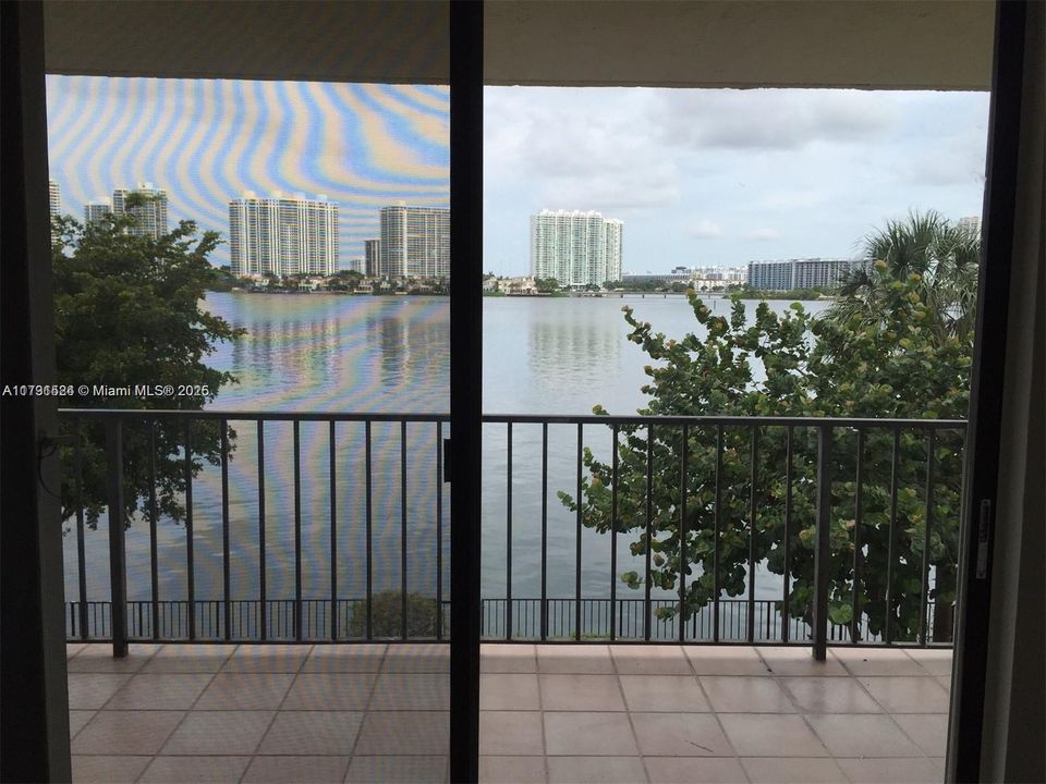 For Sale: $444,000 (2 beds, 2 baths, 1217 Square Feet)