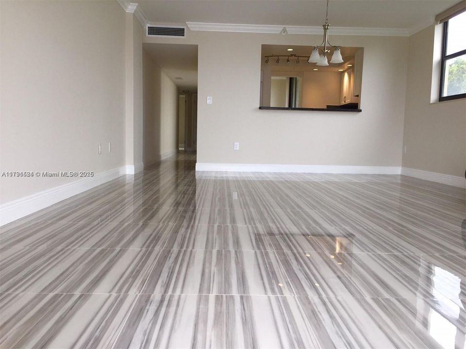 For Sale: $444,000 (2 beds, 2 baths, 1217 Square Feet)