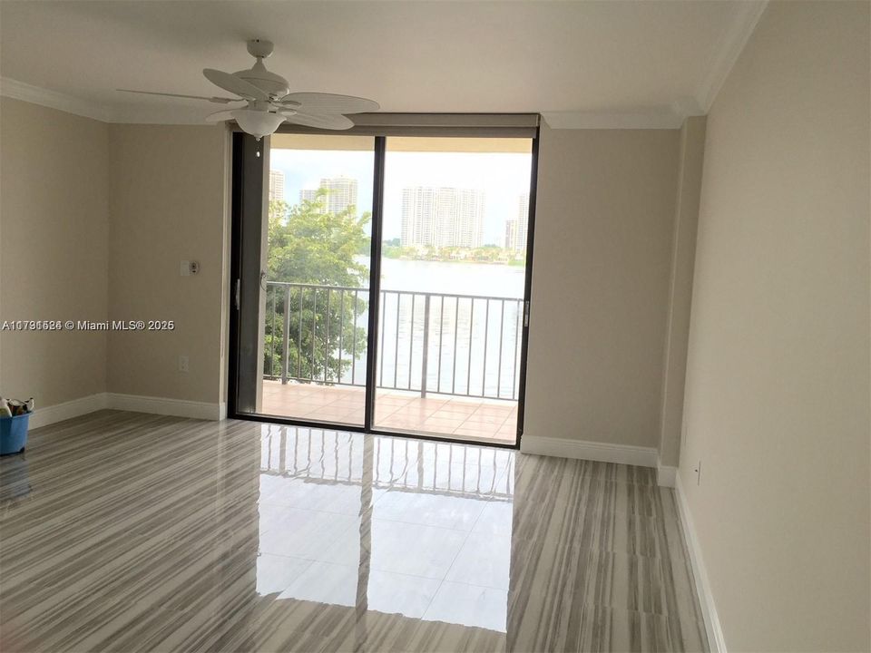 For Sale: $444,000 (2 beds, 2 baths, 1217 Square Feet)