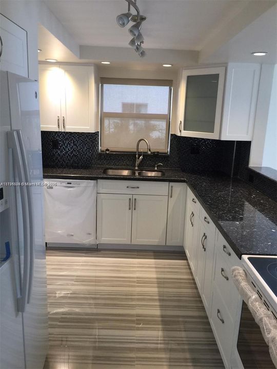 For Sale: $444,000 (2 beds, 2 baths, 1217 Square Feet)