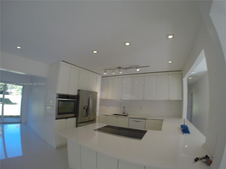 Recientemente alquilado: $6,500 (6 camas, 4 baños, 3015 Pies cuadrados)