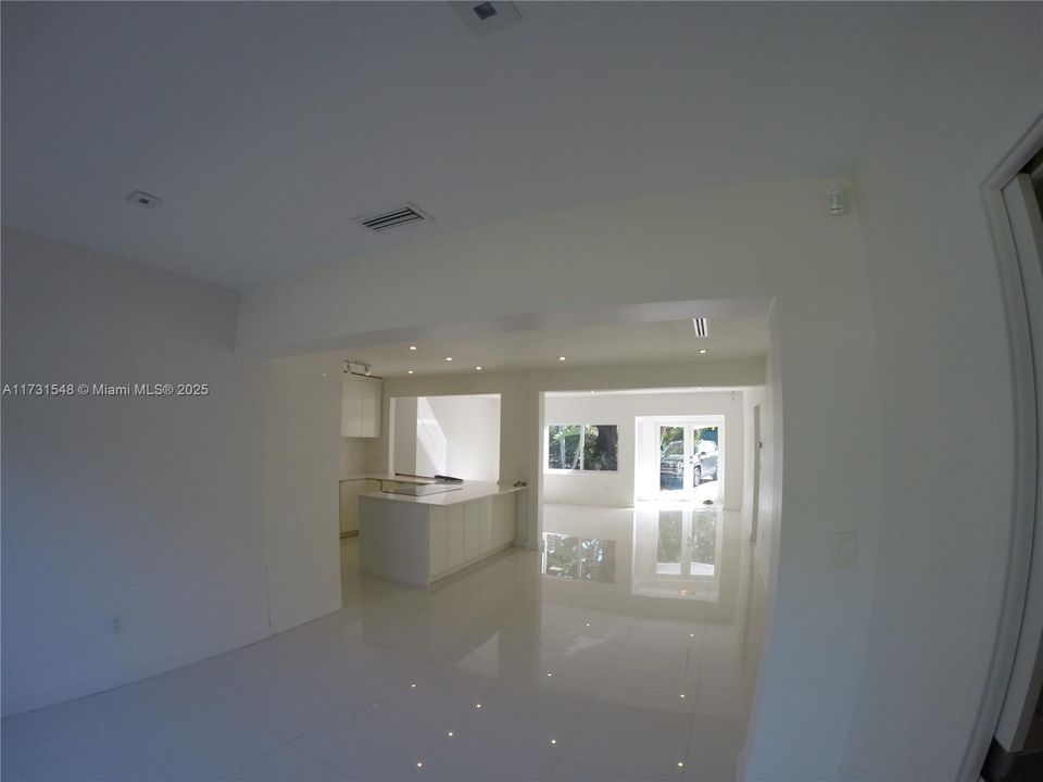 Recientemente alquilado: $6,500 (6 camas, 4 baños, 3015 Pies cuadrados)