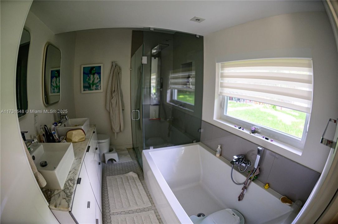 Recientemente alquilado: $6,500 (6 camas, 4 baños, 3015 Pies cuadrados)