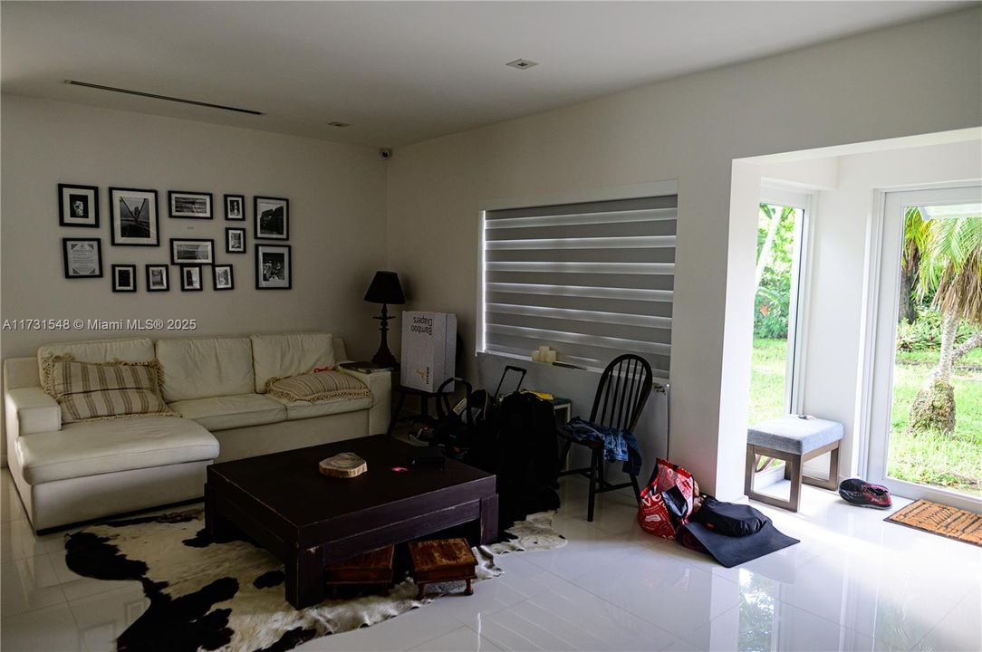 Recientemente alquilado: $6,500 (6 camas, 4 baños, 3015 Pies cuadrados)