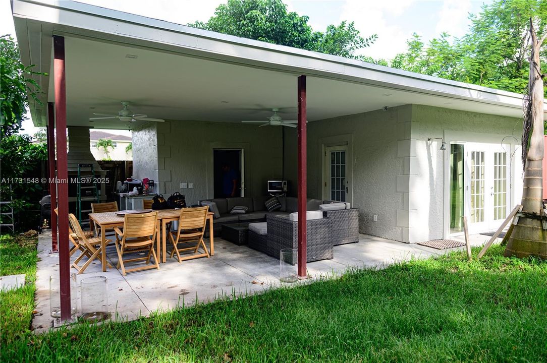 Recientemente alquilado: $6,500 (6 camas, 4 baños, 3015 Pies cuadrados)