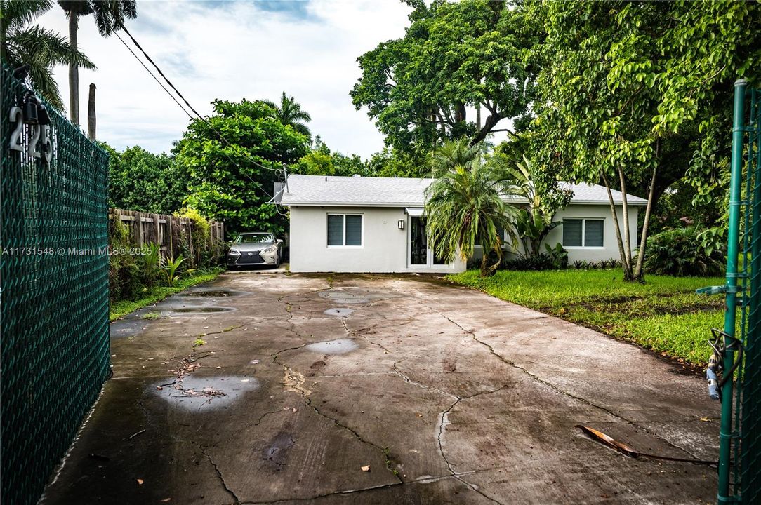 Recientemente alquilado: $6,500 (6 camas, 4 baños, 3015 Pies cuadrados)