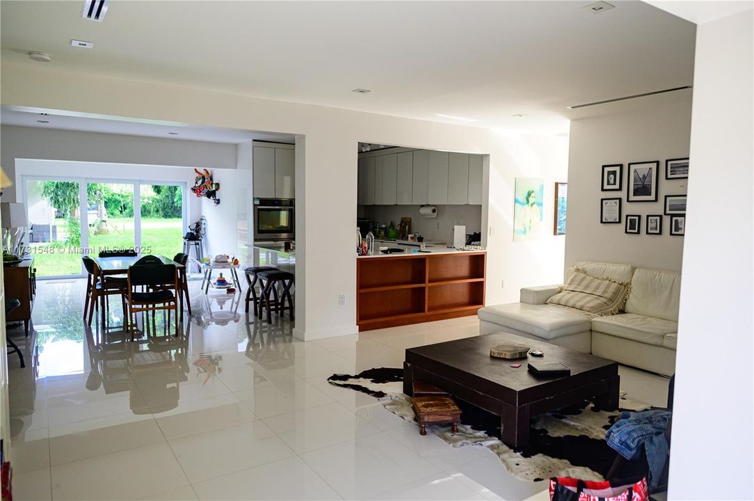 Recientemente alquilado: $6,500 (6 camas, 4 baños, 3015 Pies cuadrados)