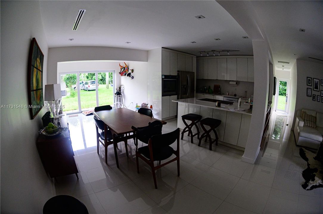 Recientemente alquilado: $6,500 (6 camas, 4 baños, 3015 Pies cuadrados)