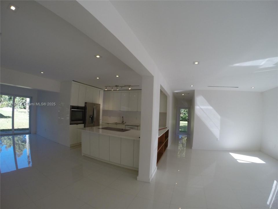 Recientemente alquilado: $6,500 (6 camas, 4 baños, 3015 Pies cuadrados)